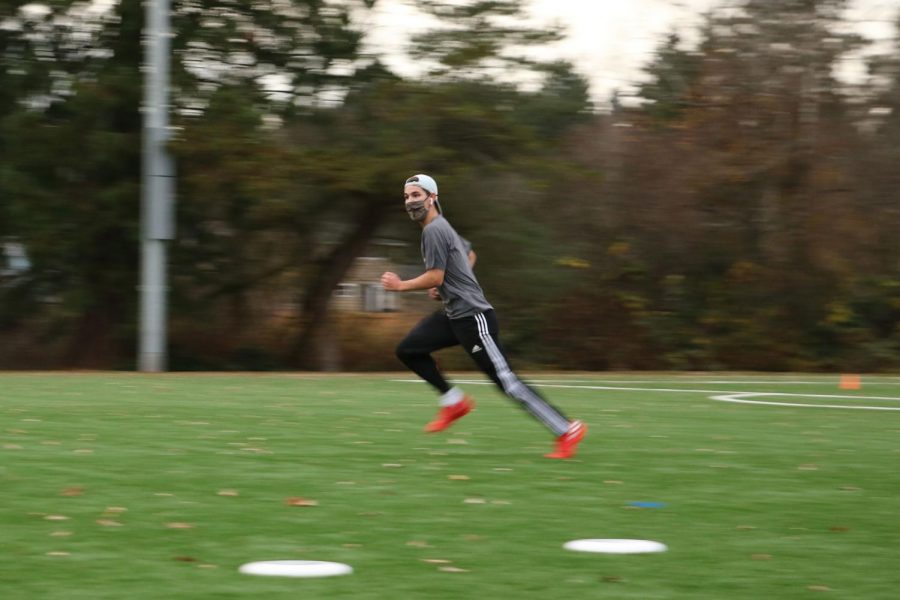 Senior Colton Anderson practices at a varsity ultimate frisbee
POD on Dec. 3.