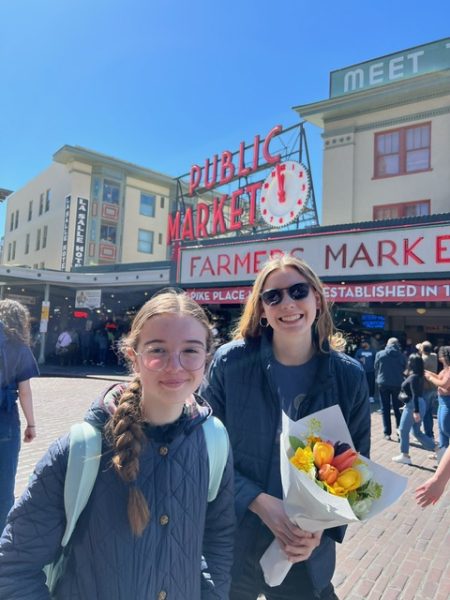 Sophia Spagnola (right) and Alpaïde d’Assignies (left) at Pike Place Market