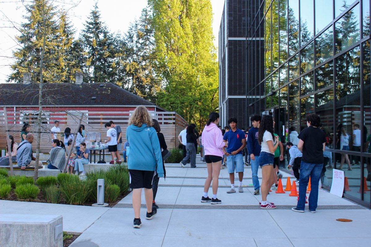 Outside the ULab during the market with several booths active.