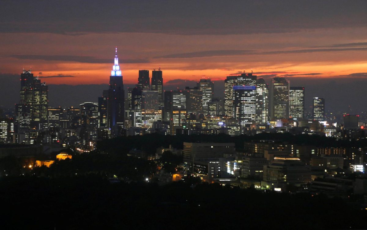 High-rise buildings are seen at the Shinjuku business district during sunset in Tokyo, Japan, May 31, 2018. REUTERS/Toru Hanai