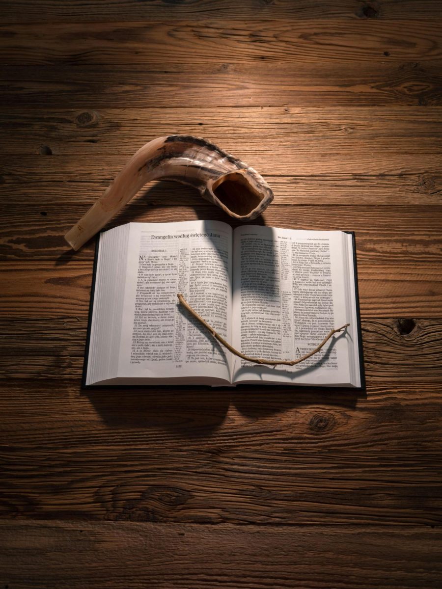 Picture showing a Torah and Shofar on a table. Parts of the Torah are often read on Yom Kippur. The Shofar is also used on Yom Kippur, and signifies the end of the 25h fast and the end of the holiday