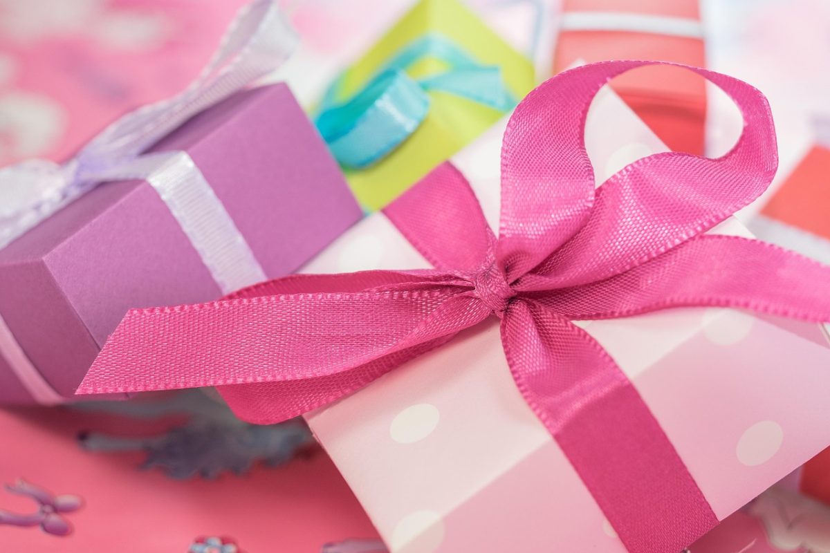 A Guide to Thoughtful Holiday Gift Giving