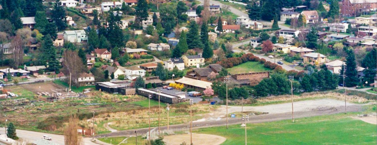 UPrep’s campus before the 1991 expansion. Temple Beth Am and UPrep’s portables can be seen in the middle, with Dahl Field to the south. NE 80th St hadn’t been paved.