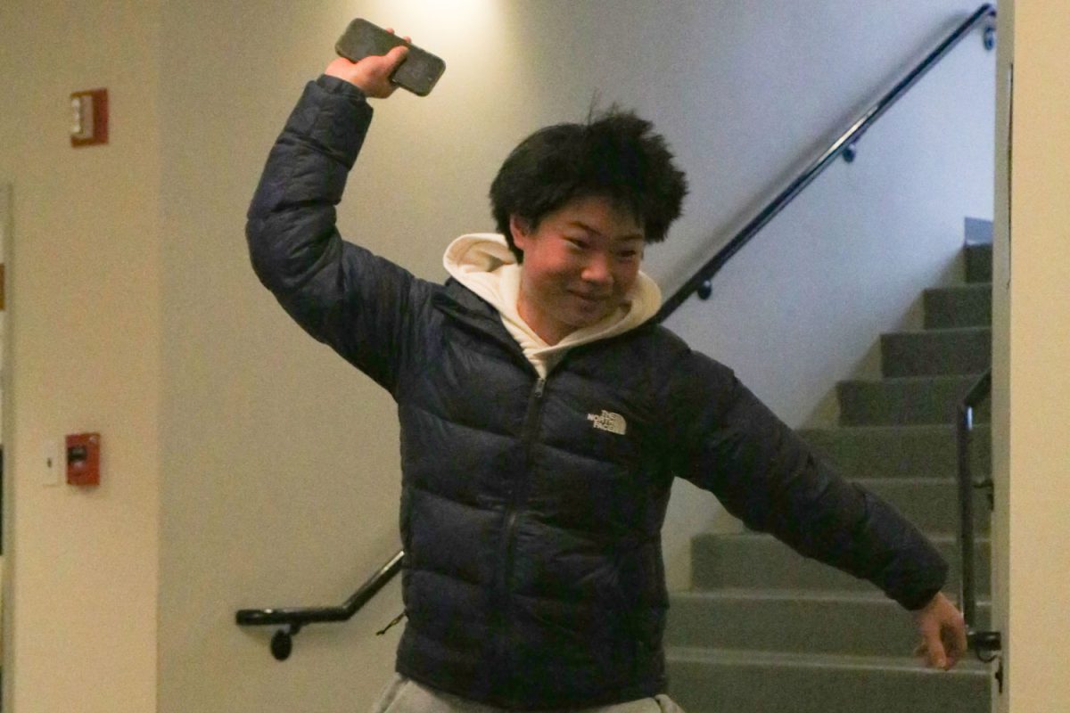 Clash Royale players are angry after losing games to opponents with heroes when they don't have any.(photo illustration)